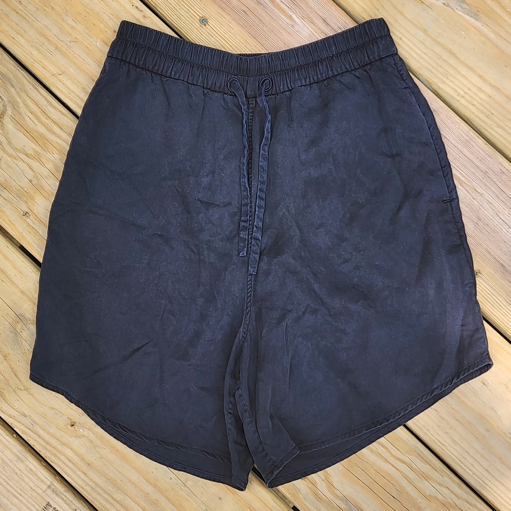Lululemon Womens Shorts Move Lightly  Black Size 4  C134